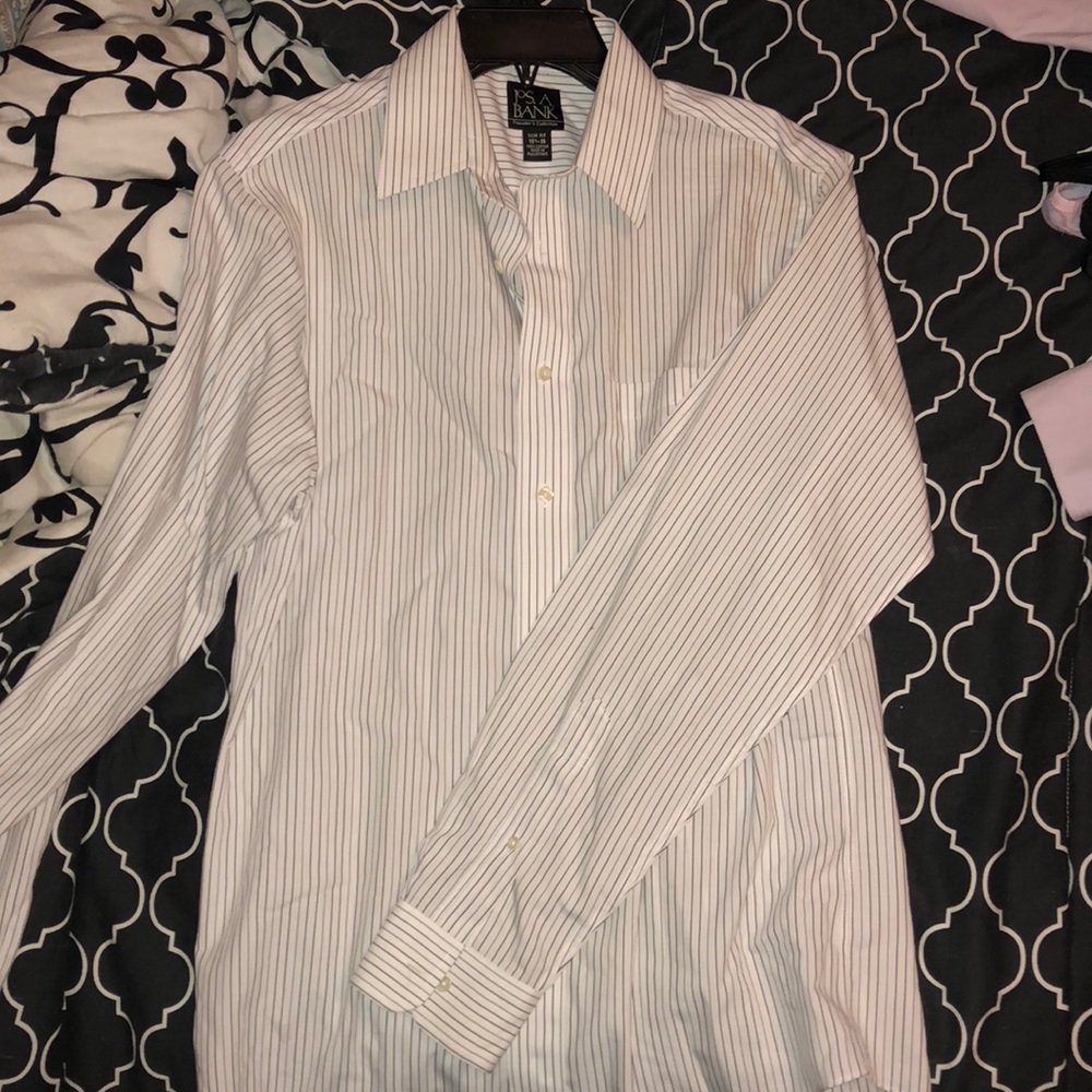 Button up jos a bank shirt. Slim fit.